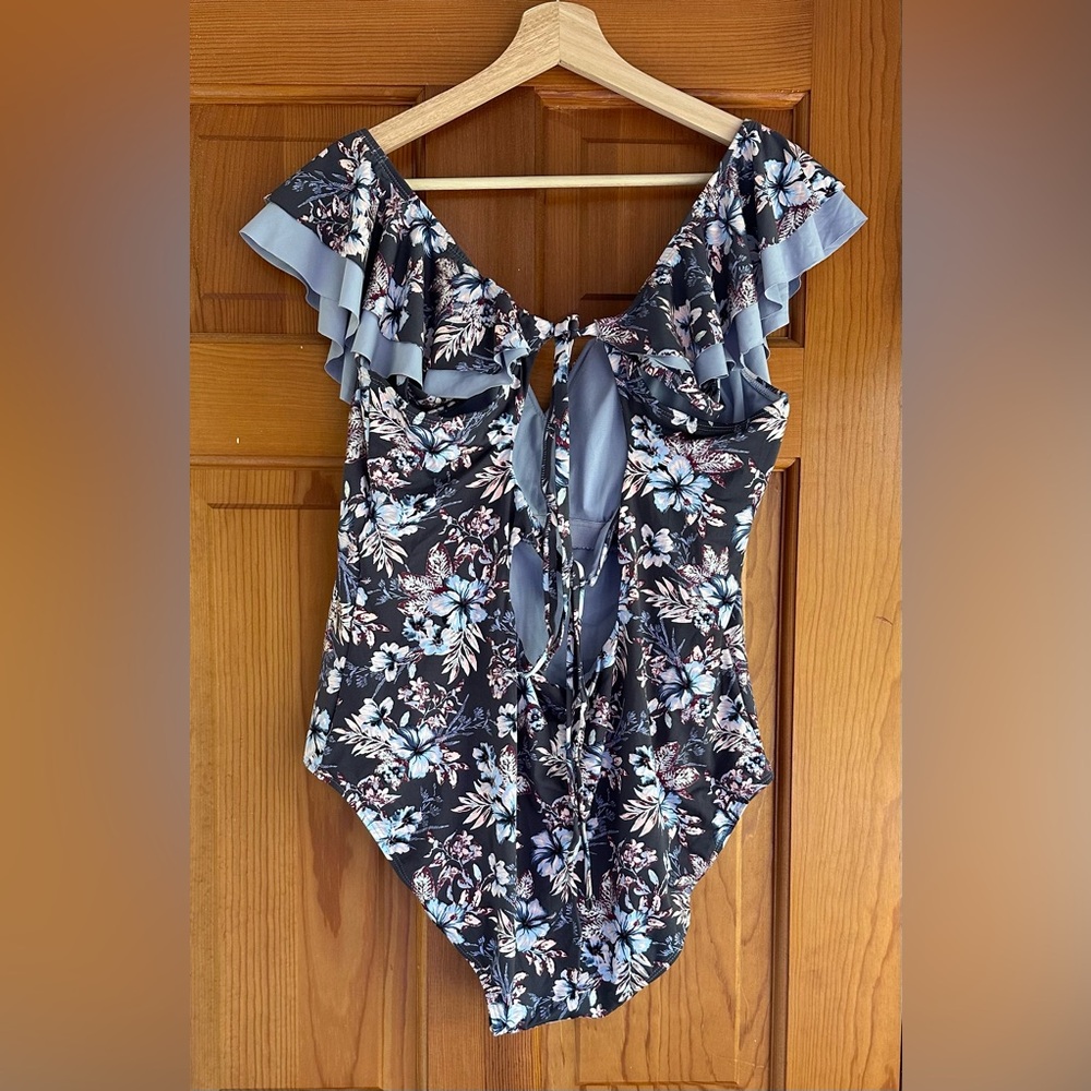 Wave Zone One-Piece Purple Lilac Silver Floral Bathing Suit Ruffle 2X - Picture 2 of 9